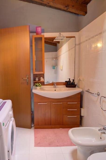 Casa Vacanza Angolo Della Corte Appartement Como Buitenkant foto