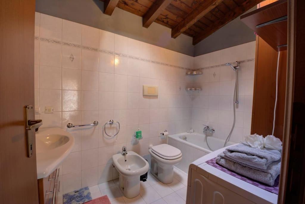 Casa Vacanza Angolo Della Corte Appartement Como Buitenkant foto