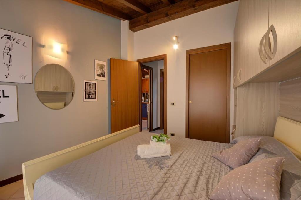 Casa Vacanza Angolo Della Corte Appartement Como Buitenkant foto
